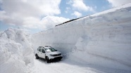 'Turizm cenneti Nemrut Krater Gölü'ne ulaşım için ekiplerin karla mücadelesi sürüyor