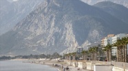 'Turizmin başkenti' Antalya'da kısıtlamanın bitmesiyle sahiller hareketlendi