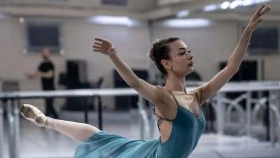 T&uuml;rk balerin Nilay Tahiroğlu, Bolşoy Sahnesi'nde finale y&uuml;kseldi