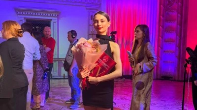 T&uuml;rk balerin Nilay Tahiroğlu, Bolşoy Sahnesi'nde '&ouml;zel diploma'yla &ouml;d&uuml;llendirildi