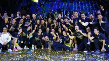 Türk basketbolunun Avrupa'daki 13. kupası Fenerbahçe'den