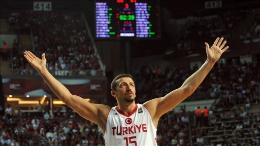 T&uuml;rk basketbolunun efsanesi Hidayet T&uuml;rkoğlu, 'FIBA Onur Listesi'nde