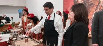 Türk Başkonsolos Uğur Yılmaz'dan Ruslara 'Türk kahvesi dersi'