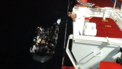 T&uuml;rk bayraklı gemi Girit a&ccedil;ıklarında Sudanlı g&ouml;&ccedil;menleri kurtardı