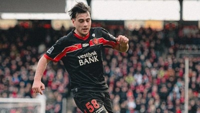 T&uuml;rk futbolcu Aral Şimşir, Danimarka S&uuml;per Ligi'nde "Yılın Profili" se&ccedil;ildi