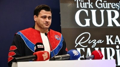 T&uuml;rk g&uuml;reş&ccedil;i Rıza Kayaalp'e MAK&Uuml; tarafından fahri doktora verildi