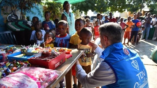 Türk hayırseverlerin yardımları TDV aracılığıyla Mozambik'te yetimlere ulaştırıldı