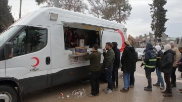 Türk Kızılay Adıyaman'da depremzedelere çorba ikram etti