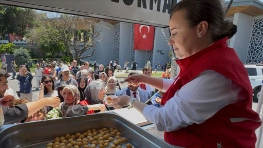 Türk Kızılay İstanbul'da 15 Temmuz şehitleri anısına ikramda bulundu
