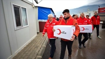 Türk Kızılay Osmaniye'de depremzedelere kışlık giysi ve malzeme desteğinde bulundu