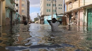 Türk Kızılay, Somali'deki sel felaketinden etkilenenlere 2 bin gıda paketi ulaştırdı