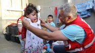 Türk Kızılayı Gazzeli çocuklara bayramlık dağıttı