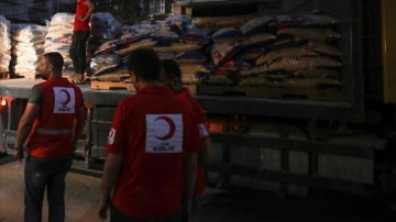 Türk Kızılayın 2'nci gemiyle gönderdiği yardım malzemeleri tırlarla Gazze'ye ulaştırılıyor