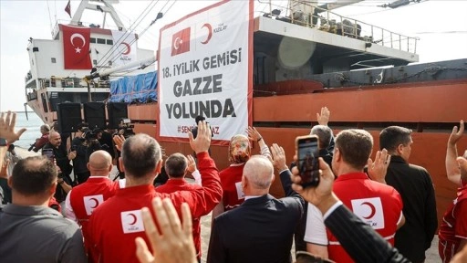 Türk Kızılayın Gazze için hazırladığı 18. "İyilik Gemisi" Mersin Limanı'ndan uğurland