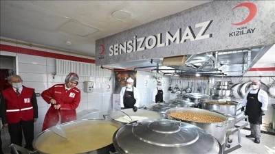 T&uuml;rk Kızılayın ihtiya&ccedil; sahiplerine sıcak yemek desteği ramazanda da s&uuml;r&uuml;yor