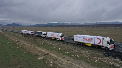 T&uuml;rk Kızılayın insani yardım malzemelerini taşıyan 4 tırı İran'a ge&ccedil;ti