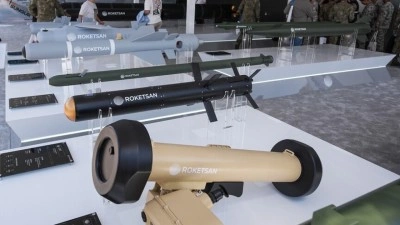 T&uuml;rk savunma sanayi &uuml;r&uuml;nleri İzmir'de g&ouml;r&uuml;c&uuml;ye &ccedil;ıktı