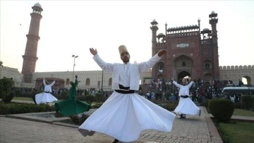 Türk semazenler Lahor’daki tarihi Badşahi Camisi’nde sema icra etti