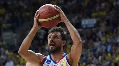 T&uuml;rk Telekom, milli basketbolcu Doğuş &Ouml;zdemiroğlu'nun s&ouml;zleşmesini uzattı