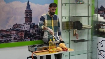 Türk üniversite öğrencileri Mısırlılara 'Türkiye'ye ait lezzetleri' sevdiriyor