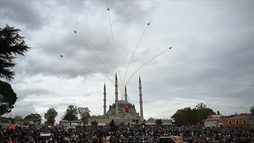 Türk Yıldızları, Edirne semalarında gösteri uçuşu yaptı