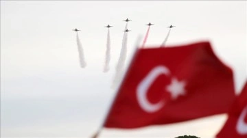 Türk Yıldızları, Manisa'da gösteri uçuşu yaptı