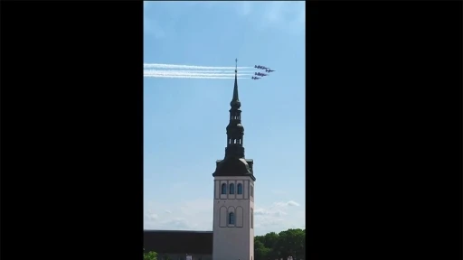 Türk Yıldızları'ndan, Estonya'daki selamlama ve gösteri uçuşuna ilişkin video paylaşımı