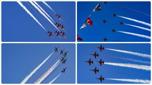 Türk Yıldızları ve SOLOTÜRK'ten İzmir'in kurtuluşunun 103. yılına özel gösteri