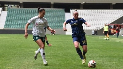 Turkcell Kadın Futbol S&uuml;per Ligi'nde Fenerbah&ccedil;e şampiyonluğunu ilan etti