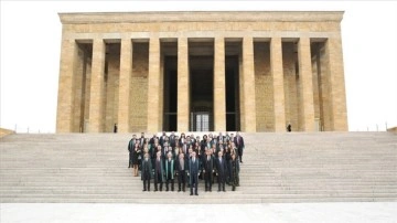 Türkiye Barolar Birliği, 5 Nisan Avukatlar Günü'nde Anıtkabir'i ziyaret etti