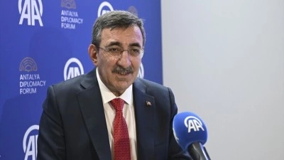 T&uuml;rkiye, belirsizlik ortamında diplomasinin &ouml;nc&uuml;l&uuml;ğ&uuml;n&uuml; yapıyor