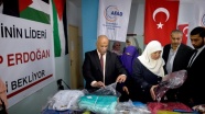 Türkiye'den Gazze'ye gönderilen çocuk kıyafetleri dağıtıldı