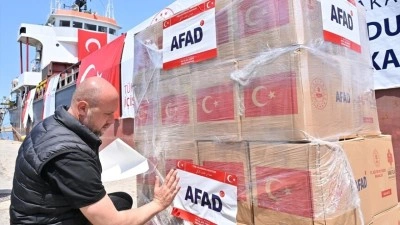 T&uuml;rkiye'den, L&uuml;bnan'da savaş nedeniyle yerinden edilenlere 730 tonluk insani yardım