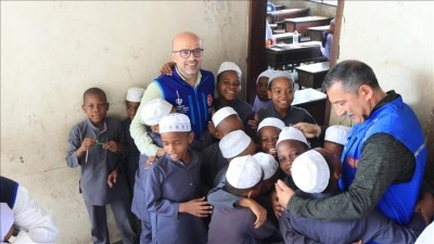 T&uuml;rkiye Diyanet Vakfı, Tanzanya'da ihtiya&ccedil; sahiplerinin hem kapısını hem de g&ouml;nl&uuml;n&uuml; &ccedil;alıyor
