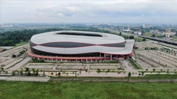 Türkiye-Galler maçı öncesi Samsun'da stat ve antrenman sahası çevresi düzenleniyor