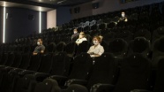 Türkiye genelindeki 2 bin 400 sinema salonundan çok azı bugün kapılarını açtı