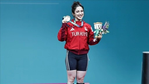 Türkiye'nin 6. İslami Dayanışma Oyunları'nda ilk altın madalyaları halterden geldi