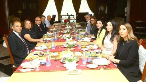 Türkiye'nin Bakü Büyükelçisi Akgün, Dünya Kahvaltı Günü dolayısıyla gazetecilerle buluştu