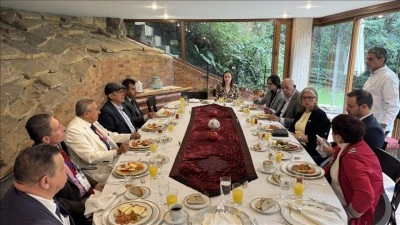 T&uuml;rkiye'nin Bogota B&uuml;y&uuml;kel&ccedil;isi Sun, Kolombiyalı gazetecilerle kahvaltıda buluştu