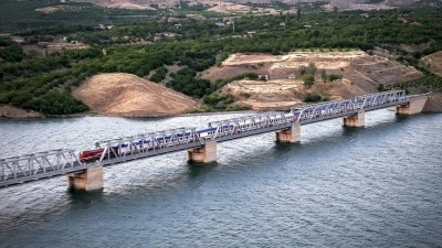 T&uuml;rkiye'nin en uzun demir yolu k&ouml;pr&uuml;s&uuml; 40 yıldır rayların y&uuml;k&uuml;n&uuml; taşıyor