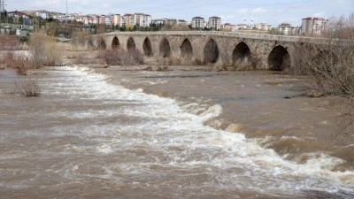 T&uuml;rkiye'nin en uzun nehri Kızılırmak'ın debisi son 10 yılın zirvesinde