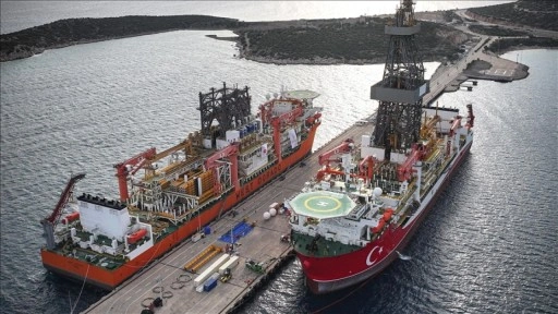 Türkiye'nin enerji filosuna katılan iki yeni sondaj gemisi yan yana geldi