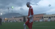 Türkiye'nin ilk başörtülü futbolcusu