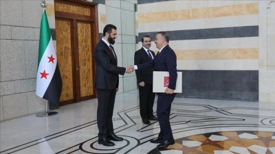 T&uuml;rkiye'nin Şam B&uuml;y&uuml;kel&ccedil;isi Yılmaz, Suriye Cumhurbaşkanı Şara'ya g&uuml;ven mektubunu sundu