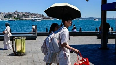 T&uuml;rkiye'nin &uuml;&ccedil; b&uuml;y&uuml;k kentinde sıcak hava dalgaları artıyor, soğuk hava dalgaları azalıyor