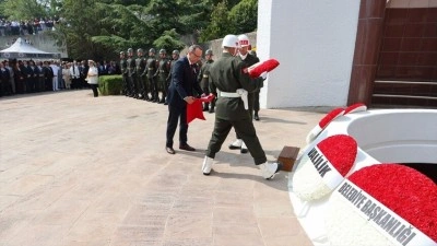 T&uuml;rkiye'nin &uuml;&ccedil;&uuml;nc&uuml; Cumhurbaşkanı Celal Bayar vefatının 40. yılında kabri başında anıldı