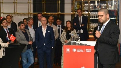 T&uuml;rkiye'nin yatırım potansiyeli Amsterdam'da uluslararası yatırımcılara anlatıldı