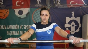 Türkiye şampiyonu halterci Sena Nur Özoğlu'na 3 yıl men cezası