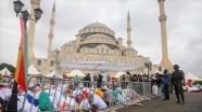Türkiye tarafından inşa edilen Gana Millet Camisi ve Külliyesi&#039;nde ilk bayram namazı kılındı