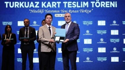 T&uuml;rkiye'ye yatırım yapan 22 firmanın temsilcisine Turkuaz Kart verildi